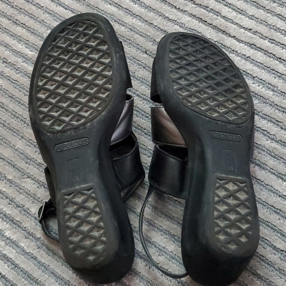 Super Comfy Black Aerosoles Sandals - Picture 3 of 5